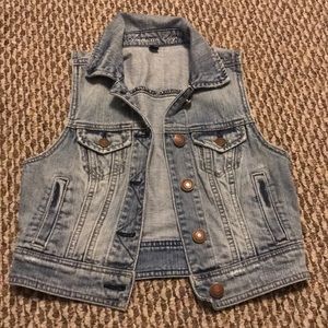 AE denim vest!